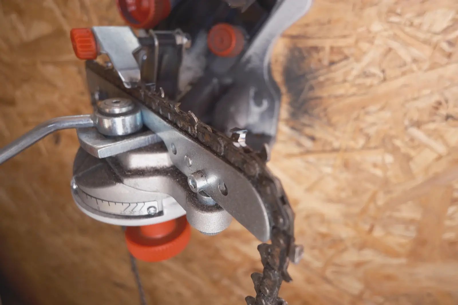 Chainsaw chain and bar, close up